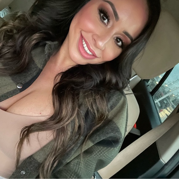 Meet your Posher, Elasha - Picture 3 of 3